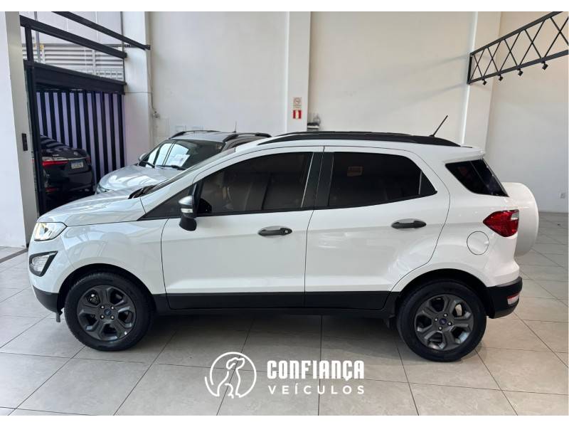 FORD - ECOSPORT - 2017/2018 - Branca - R$ 74.900,00