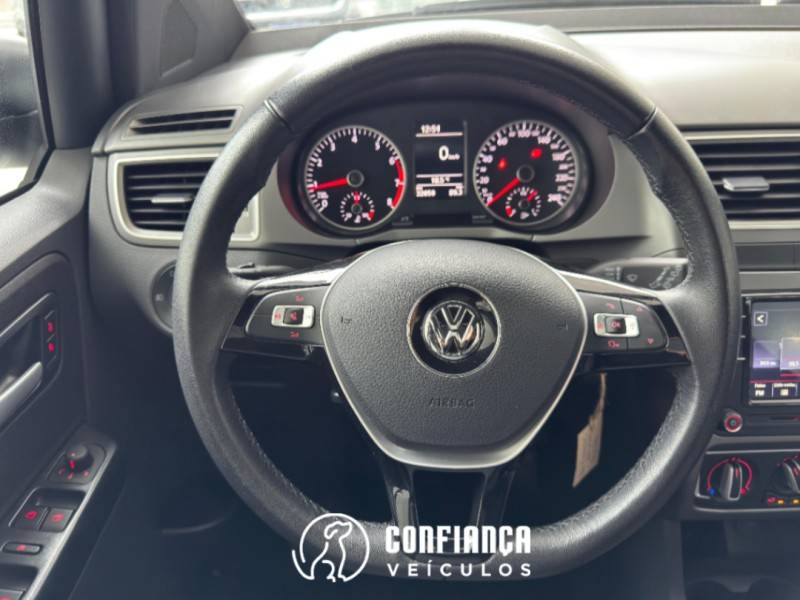 VOLKSWAGEN - FOX - 2021/2022 - Branca - R$ 74.900,00