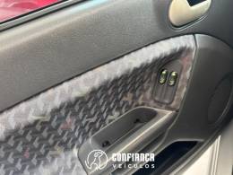 FORD - FIESTA - 2002/2003 - Prata - R$ 19.900,00