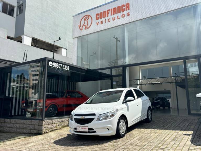 CHEVROLET - ONIX - 2018/2018 - Branca - R$ 48.900,00