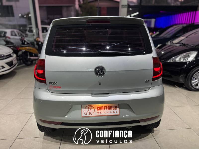 VOLKSWAGEN - FOX - 2010/2010 - Bege - R$ 36.900,00