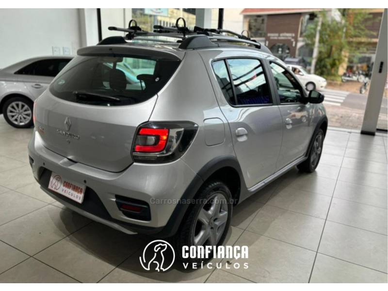 RENAULT - SANDERO - 2018/2019 - Prata - R$ 55.900,00