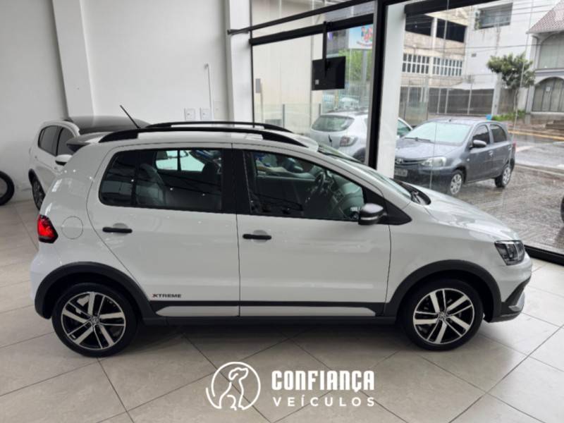 VOLKSWAGEN - FOX - 2021/2022 - Branca - R$ 74.900,00