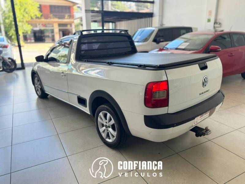VOLKSWAGEN - SAVEIRO - 2013/2014 - Branca - R$ 46.900,00