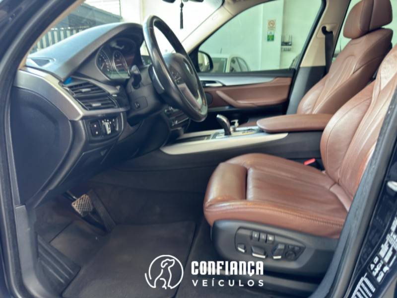 BMW - X5 - 2017/2018 - Azul - R$ 215.900,00