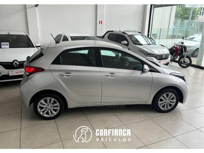 HYUNDAI - HB20S - 2019/2019 - Prata - R$ 60.900,00