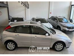 FORD - FOCUS - 2005/2005 - Prata - R$ 26.900,00