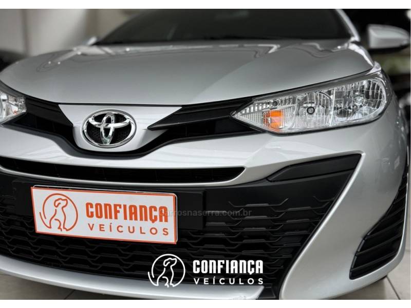 TOYOTA - YARIS - 2021/2022 - Prata - R$ 84.900,00