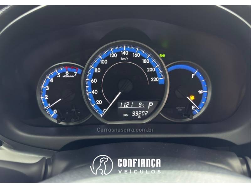 TOYOTA - YARIS - 2021/2022 - Prata - R$ 84.900,00