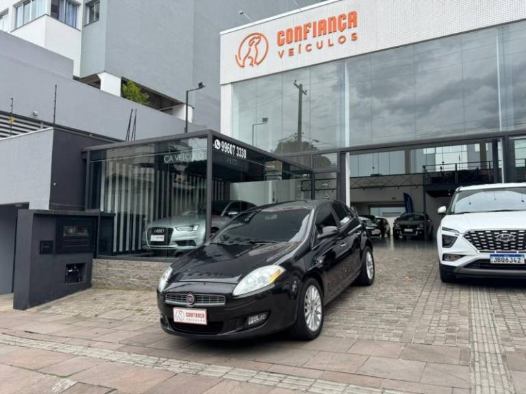 FIAT - BRAVO - 2011/2012 - Preta - R$ 33.900,00