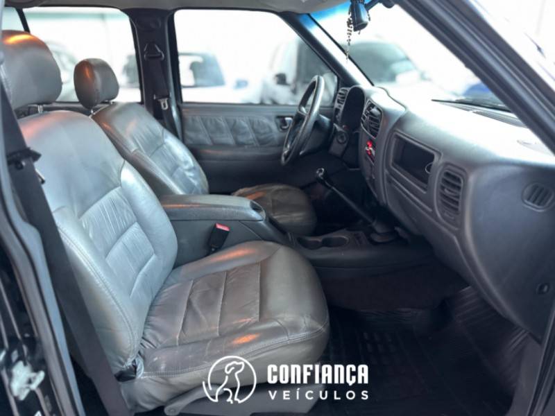 CHEVROLET - S10 - 2005/2006 - Preta - R$ 61.900,00