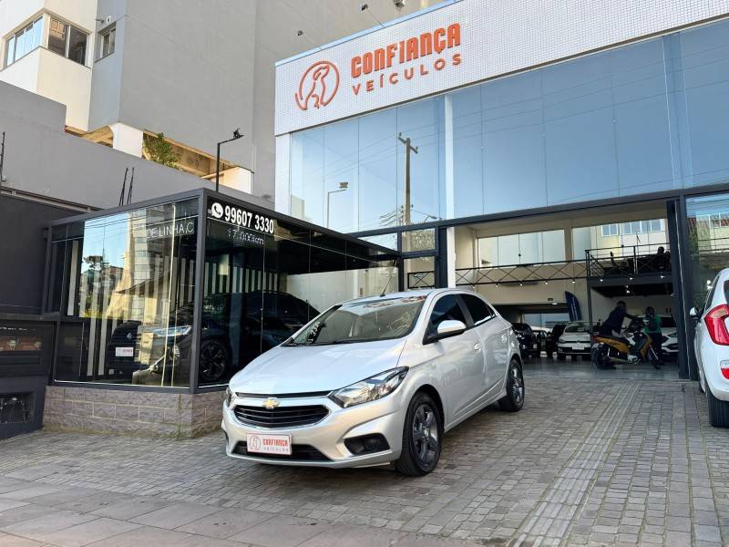 CHEVROLET - ONIX - 2018/2019 - Prata - R$ 62.900,00