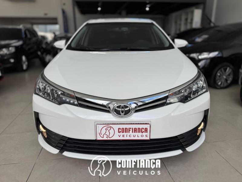 TOYOTA - COROLLA - 2018/2019 - Branca - R$ 108.900,00