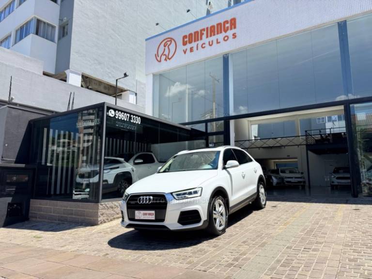 AUDI - Q3 - 2015/2016 - Branca - R$ 99.900,00