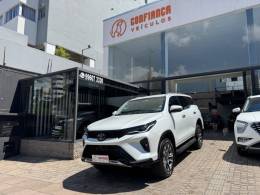 TOYOTA - HILUX SW4 - 2024/2024 - Branca - R$ 342.900,00