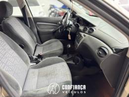 FORD - FOCUS - 2003/2003 - Prata - R$ 18.900,00
