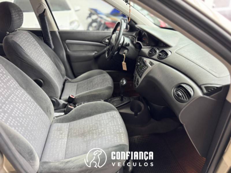 FORD - FOCUS - 2003/2003 - Prata - R$ 18.900,00