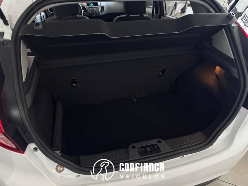 FORD - FIESTA - 2014/2015 - Branca - R$ 45.900,00