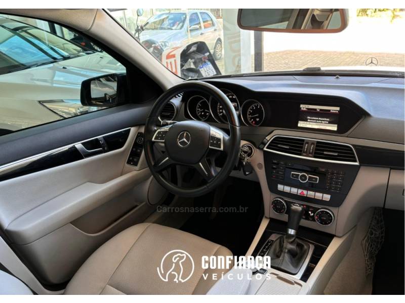 MERCEDES-BENZ - C 180 - 2013/2014 - Preta - R$ 79.900,00