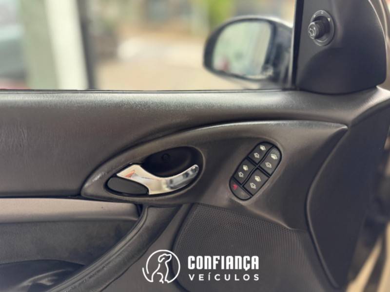 FORD - FOCUS - 2003/2003 - Prata - R$ 18.900,00