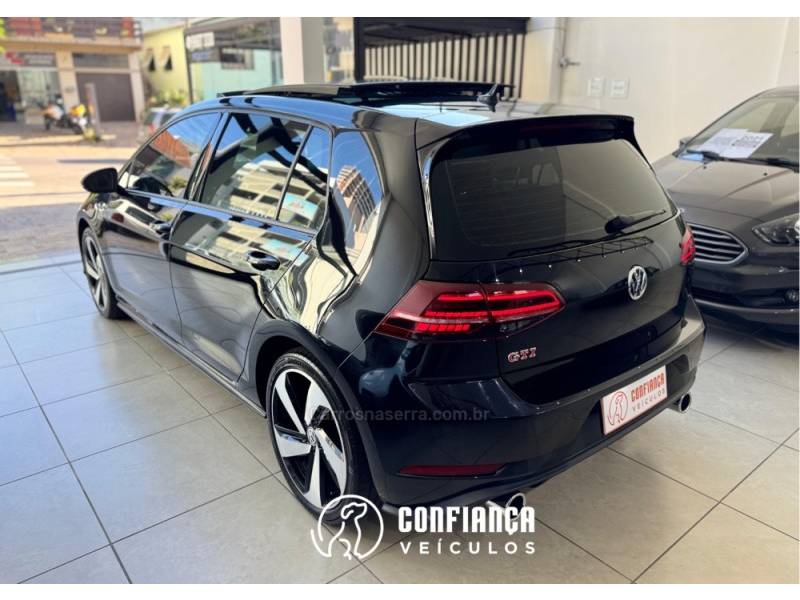 VOLKSWAGEN - GOLF - 2019/2019 - Preta - R$ 219.900,00