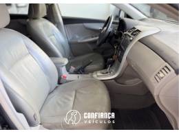 TOYOTA - COROLLA - 2011/2012 - Cinza - R$ 64.900,00