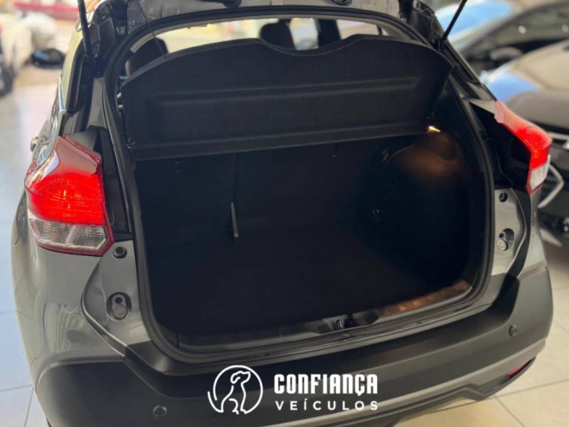 NISSAN - KICKS - 2016/2017 - Cinza - R$ 83.900,00