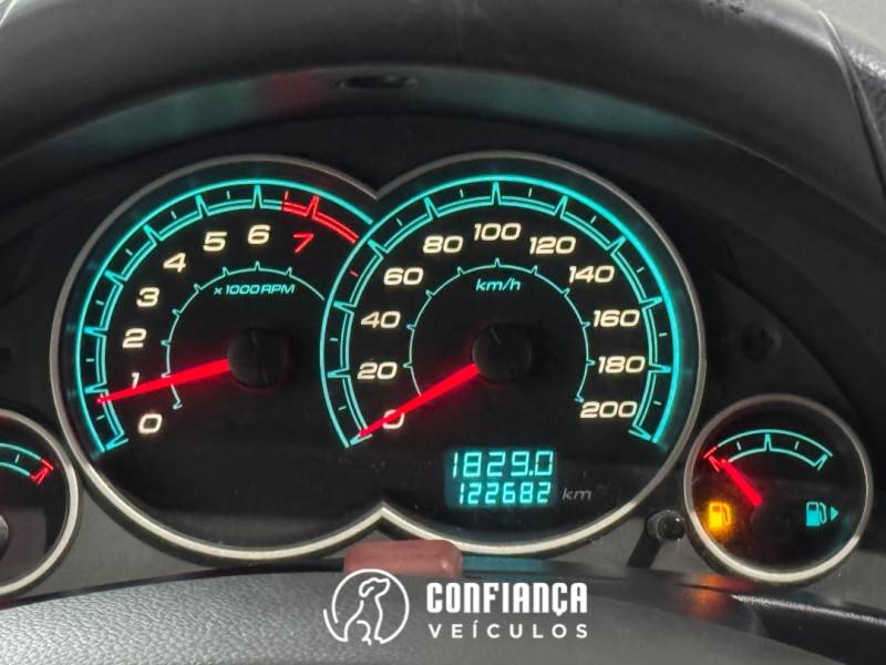 CHEVROLET - CELTA - 2015/2015 - Branca - R$ 35.900,00