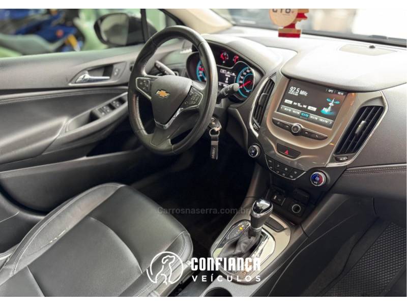 CHEVROLET - CRUZE - 2018/2019 - Preta - R$ 88.900,00