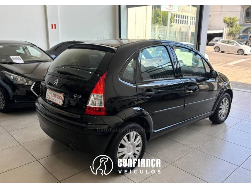 CITROËN - C3 - 2010/2011 - Preta - R$ 25.900,00