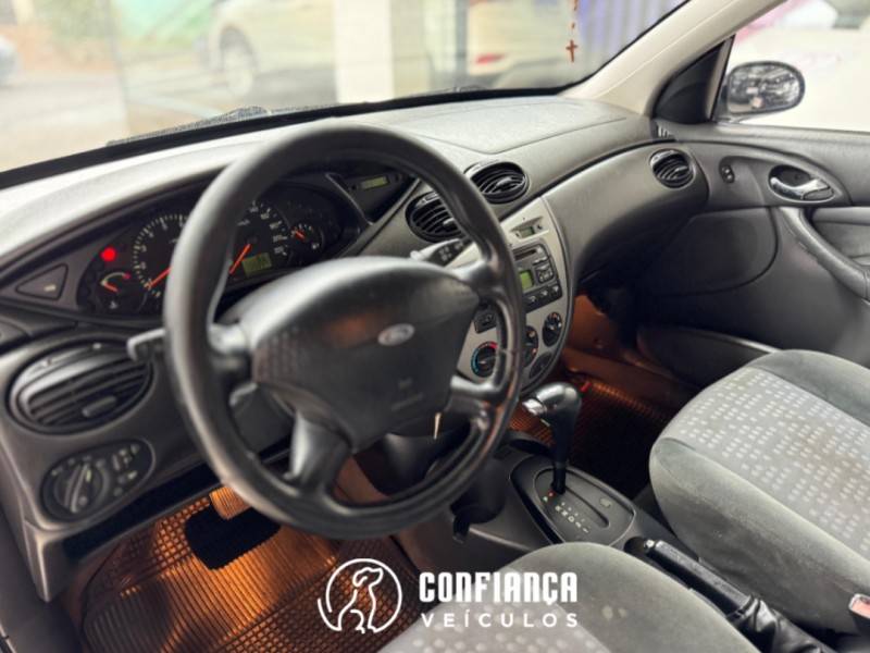FORD - FOCUS - 2003/2003 - Prata - R$ 18.900,00