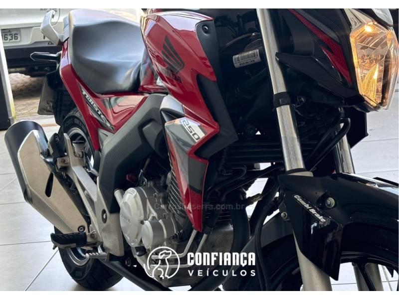 HONDA - CB 250F TWISTER - 2019/2019 - Vermelha - R$ 18.900,00