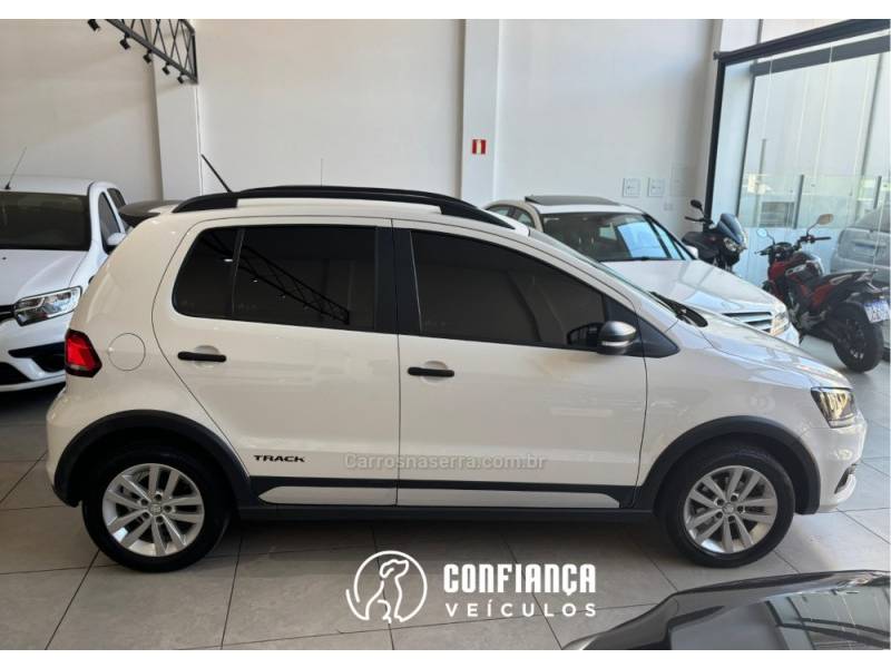 VOLKSWAGEN - FOX - 2016/2017 - Branca - R$ 54.900,00