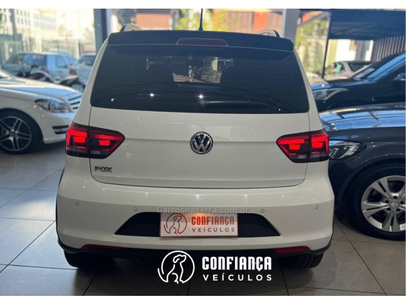 VOLKSWAGEN - FOX - 2016/2017 - Branca - R$ 53.900,00