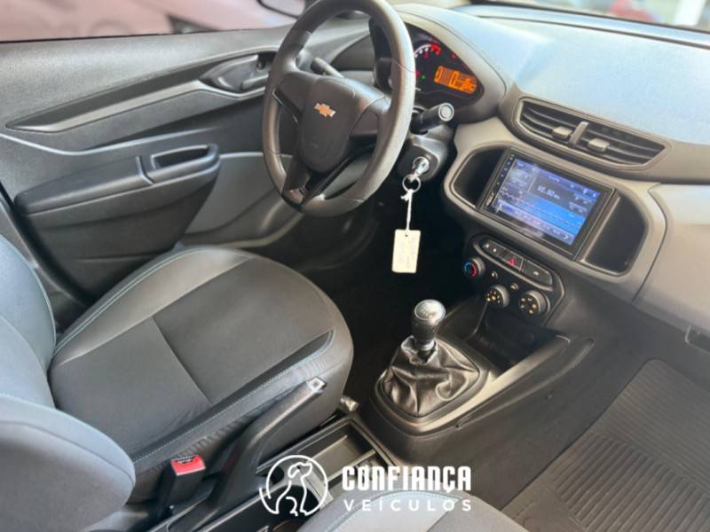 CHEVROLET - ONIX - 2021/2021 - Branca - R$ 66.900,00