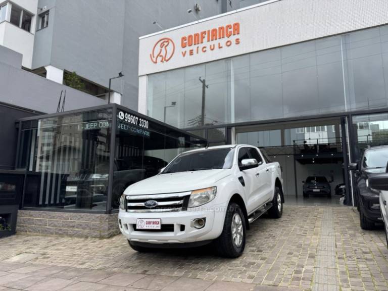 FORD - RANGER - 2012/2013 - Branca - R$ 99.900,00