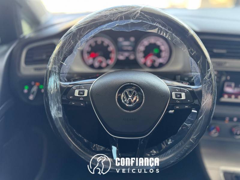 VOLKSWAGEN - GOLF - 2015/2015 - Prata - R$ 76.900,00