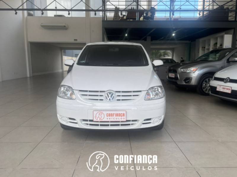 VOLKSWAGEN - FOX - 2006/2007 - Branca - R$ 21.900,00