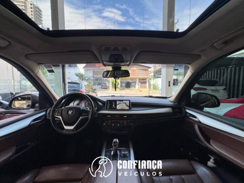 BMW - X5 - 2017/2018 - Azul - R$ 215.900,00