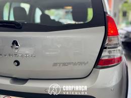 RENAULT - SANDERO - 2013/2014 - Prata - R$ 44.900,00