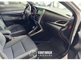 TOYOTA - YARIS - 2021/2022 - Prata - R$ 84.900,00