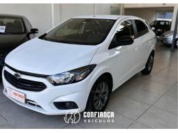 CHEVROLET - ONIX - 2020/2021 - Branca - R$ 59.900,00