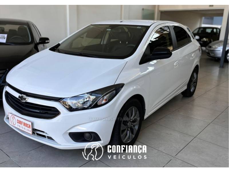 CHEVROLET - ONIX - 2020/2021 - Branca - R$ 59.900,00