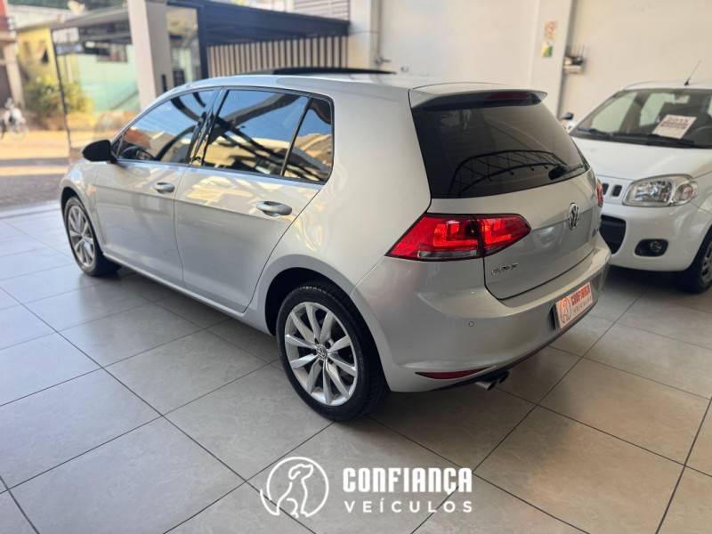 VOLKSWAGEN - GOLF - 2015/2015 - Prata - R$ 76.900,00