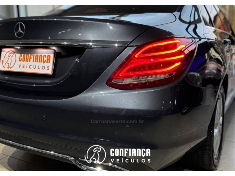 MERCEDES-BENZ - C 180 - 2015/2016 - Cinza - R$ 112.900,00