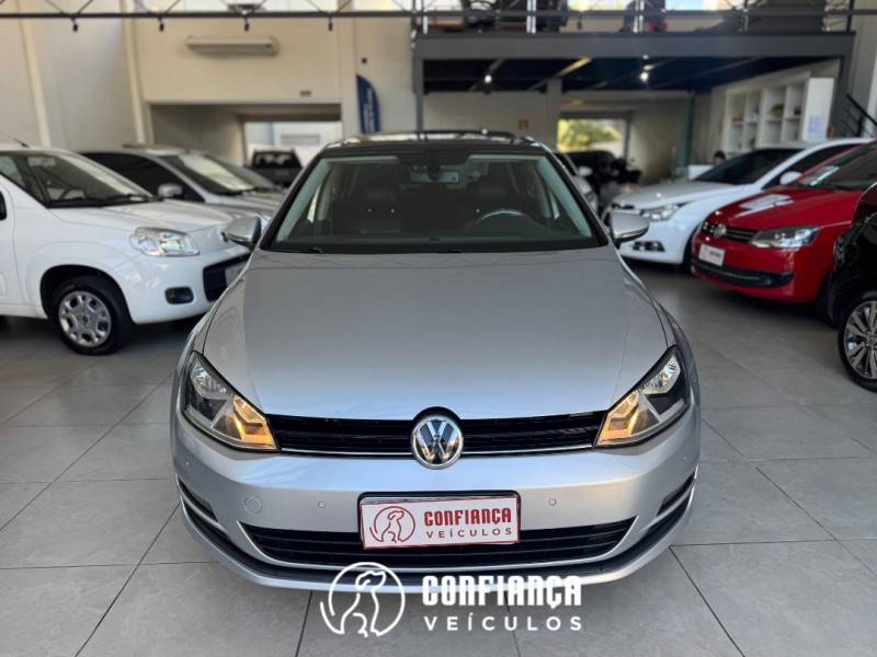 VOLKSWAGEN - GOLF - 2015/2015 - Prata - R$ 76.900,00