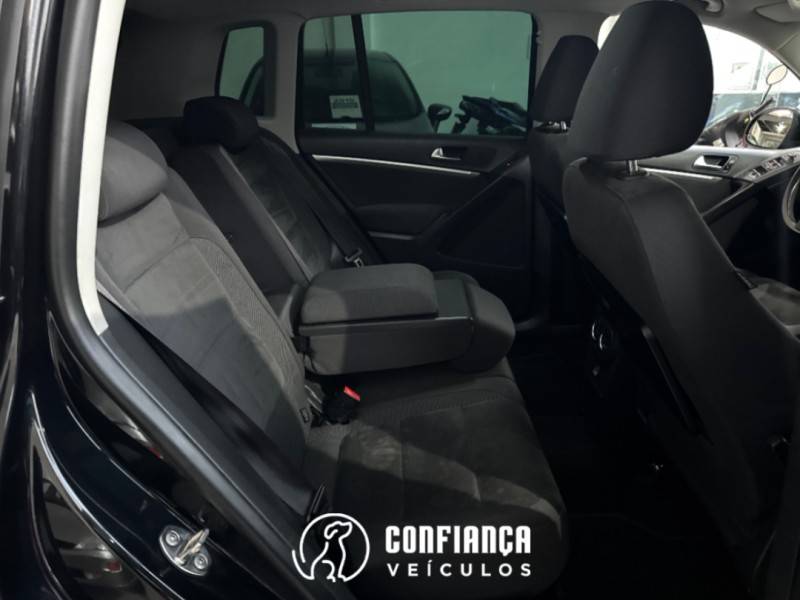 VOLKSWAGEN - TIGUAN - 2012/2012 - Preta - R$ 59.900,00