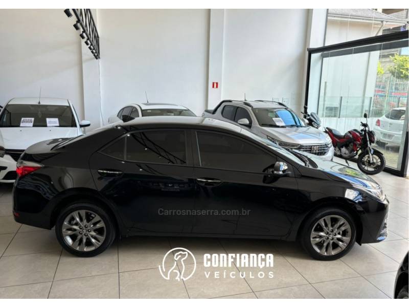 TOYOTA - COROLLA - 2018/2019 - Preta - R$ 115.900,00