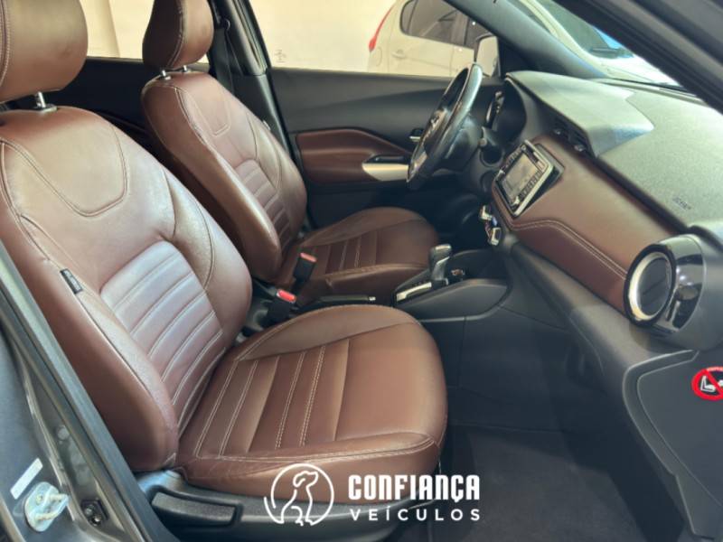 NISSAN - KICKS - 2016/2017 - Cinza - R$ 83.900,00