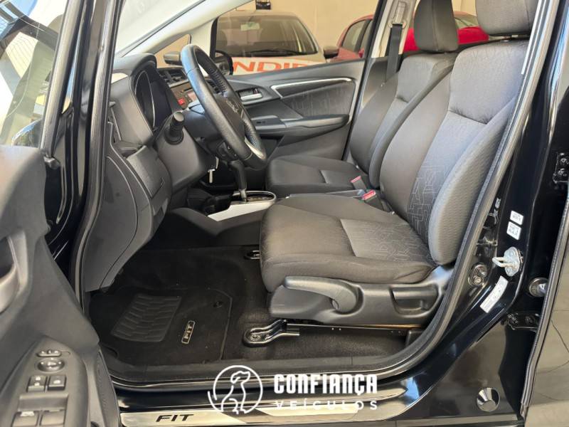 HONDA - FIT - 2015/2016 - Preta - R$ 69.900,00